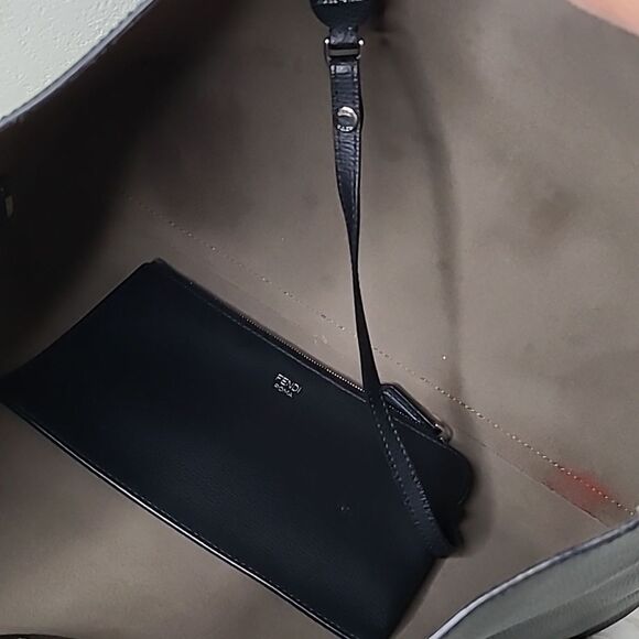 💯 Authentic Fendi Tote Handbag 🍀 - Picture 15 of 17